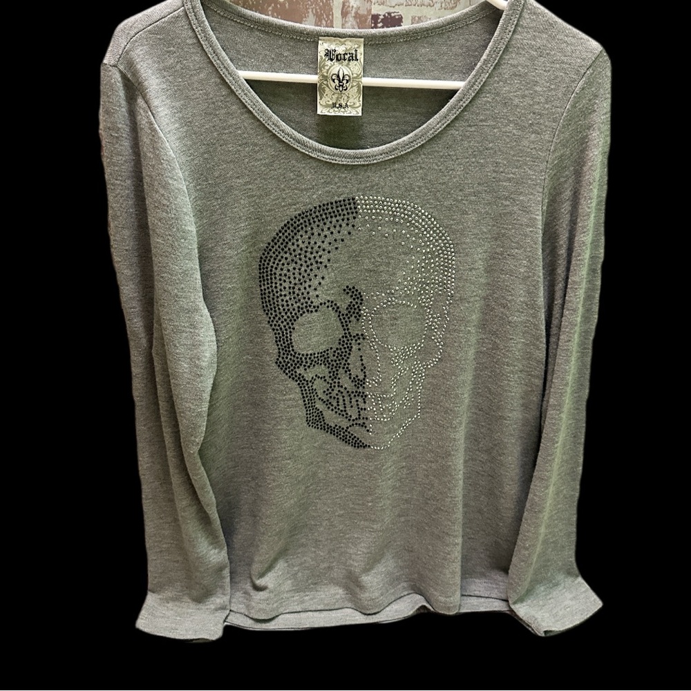 Vocal Women’s Gray Long Sleeve Skull Tee size S